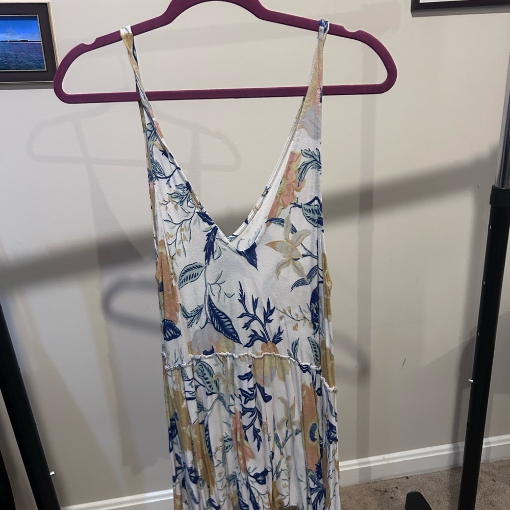 Flowy tank top with flowers